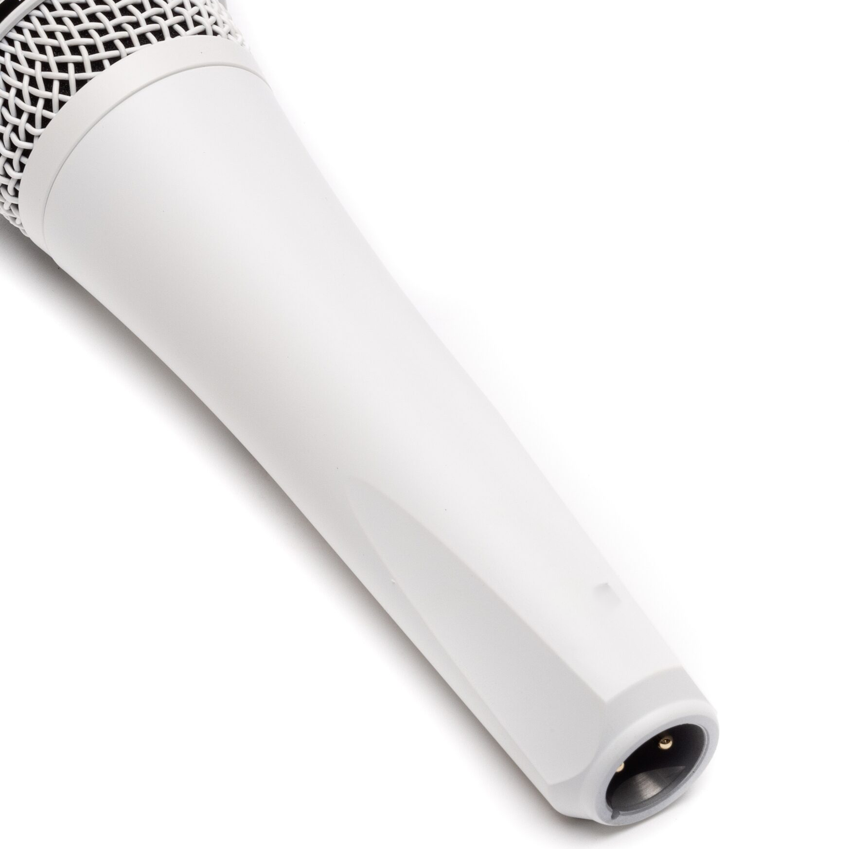 Supercardioid Dynamic Handheld Microphone Delivering Condenser-Grade Audio for Stage and Studio Usage
