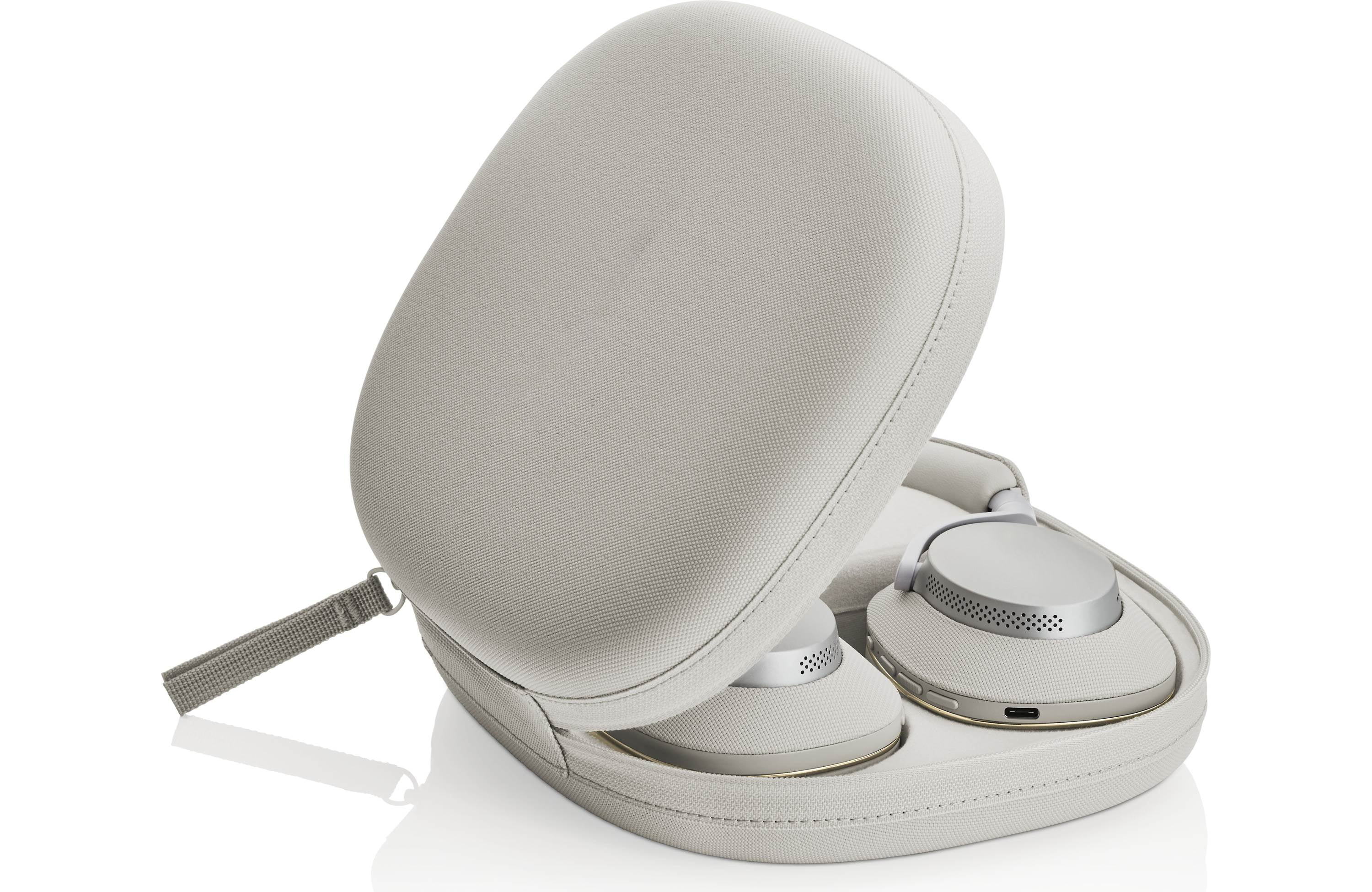 Closed-Back Over-Ear Wireless Headphones With Adaptive ANC and Multi-Point Device Linkage